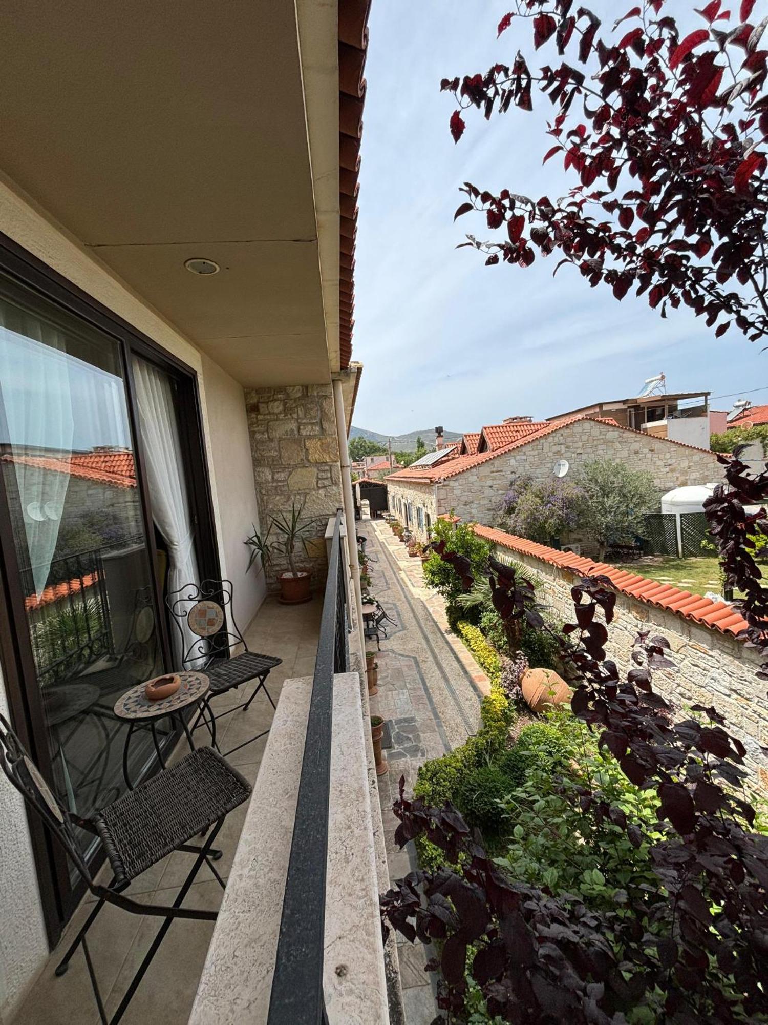 Griffon Hotel Yenifoca Exterior foto